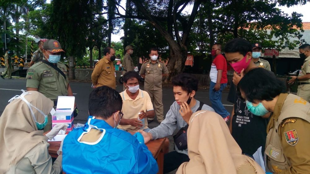 Semarang Zona Merah COVID-19, Umat Islam Gak Bisa Dipaksa Salat di Rumah
