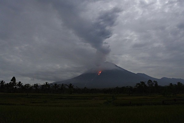 Warga Mengungsi, Awan Panas Semeru Sempat Berjarak Luncur 3.000 Meter