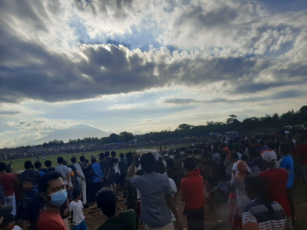 Duh! Laga Sepak Bola Tarkam di Kota Serang Picu Kerumunan Massa  