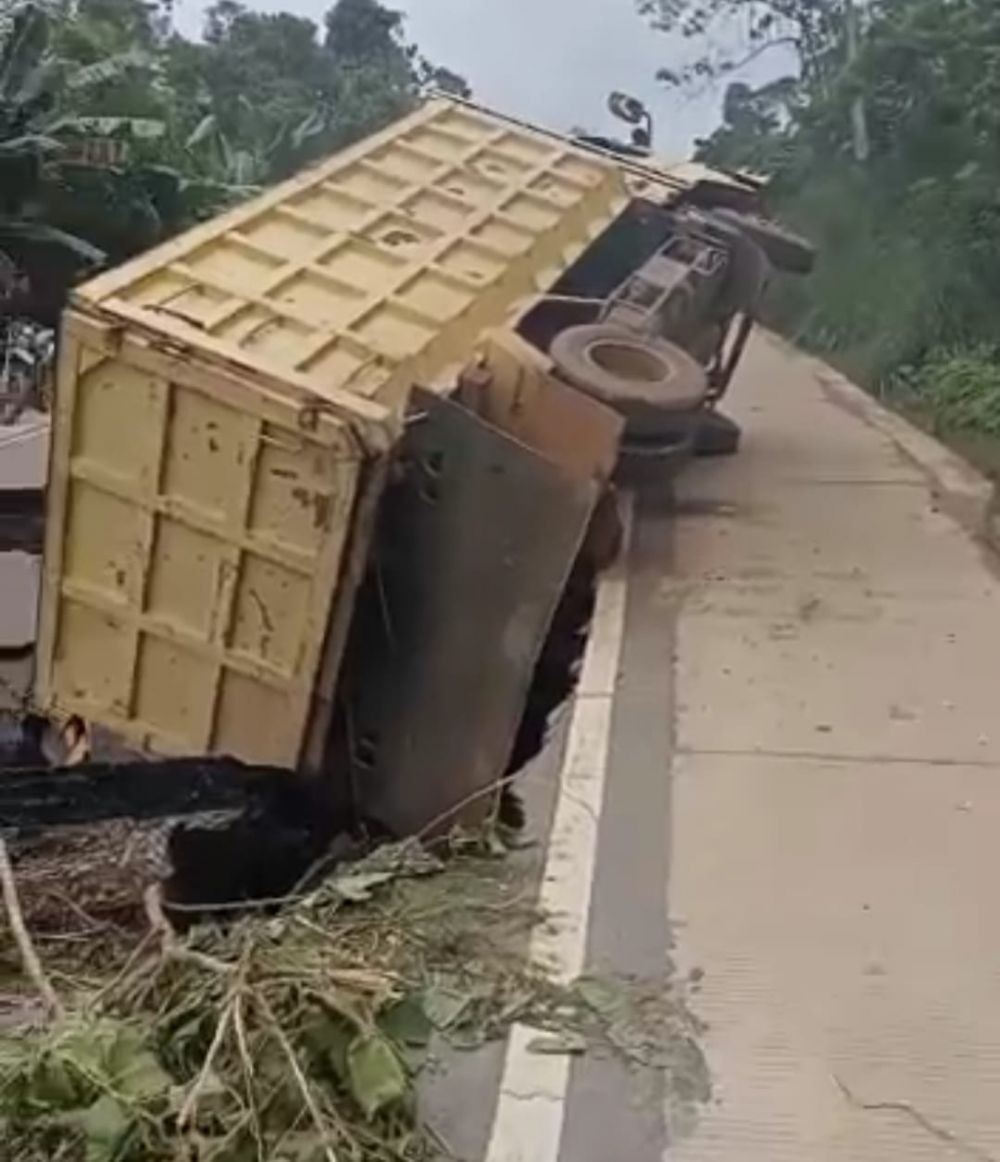 Duh! Jalur Utama Samarinda-Berau Terputus, Ratusan Kendaran Mengular