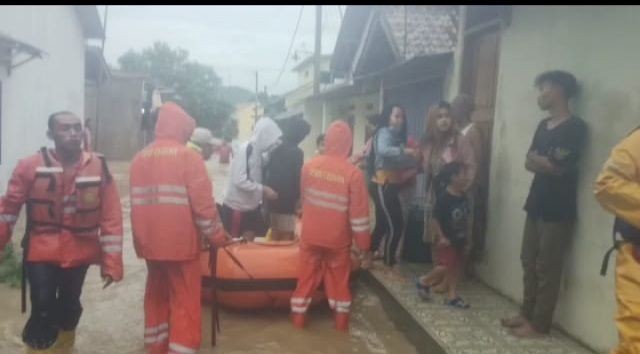Banjir Rendam Ratusan Rumah di Cilegon, Puluhan Kotak Suara Rusak