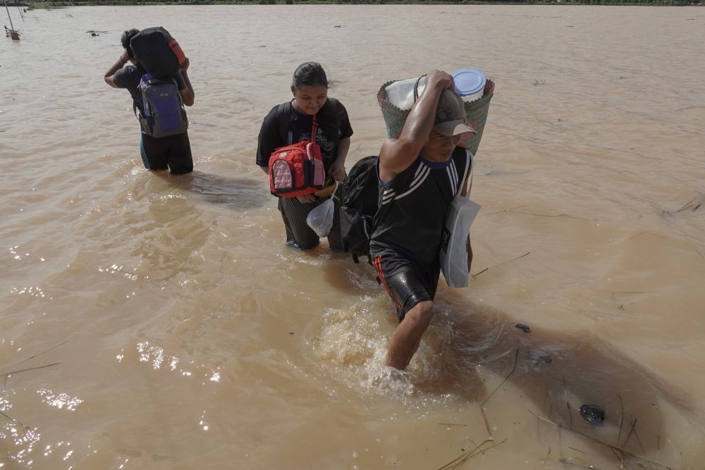 [FOTO] Sungai Serayu Meluap, Banjir Terjang Banyumas, Jalan Desa Putus