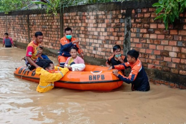 Dua Sungai Meluap Dipicu Hujan Deras, 469 KK di Pali jadi Korban