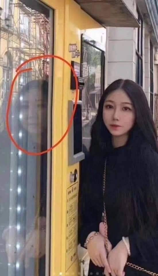 15 Editan Foto Kocak Ini Bikin Orangnya Gagal Bohong