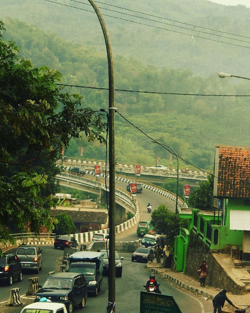 9 Tanjakan Paling Angker di Indonesia, Ada Sosok Wewe Gombel