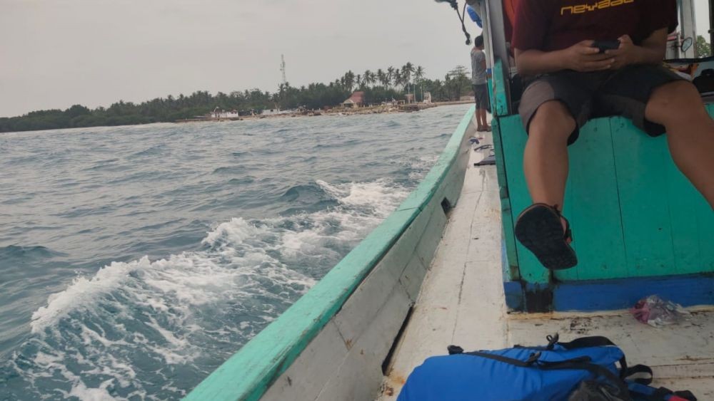 Penuh Rintang, Pengiriman Logistik Pilkada ke Pulau Terjauh di Serang
