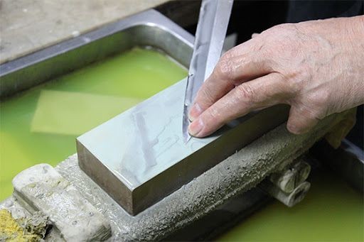 Pisau Dapur Sudah Tumpul? 10 Tips Mengasah Pisau biar Makin Tajam