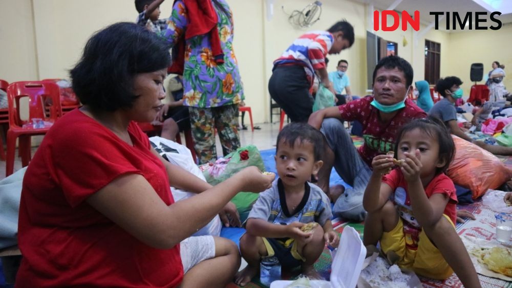 Potret Haru Suasana Posko Pengungsian Korban Banjir Tanjung Selamat 