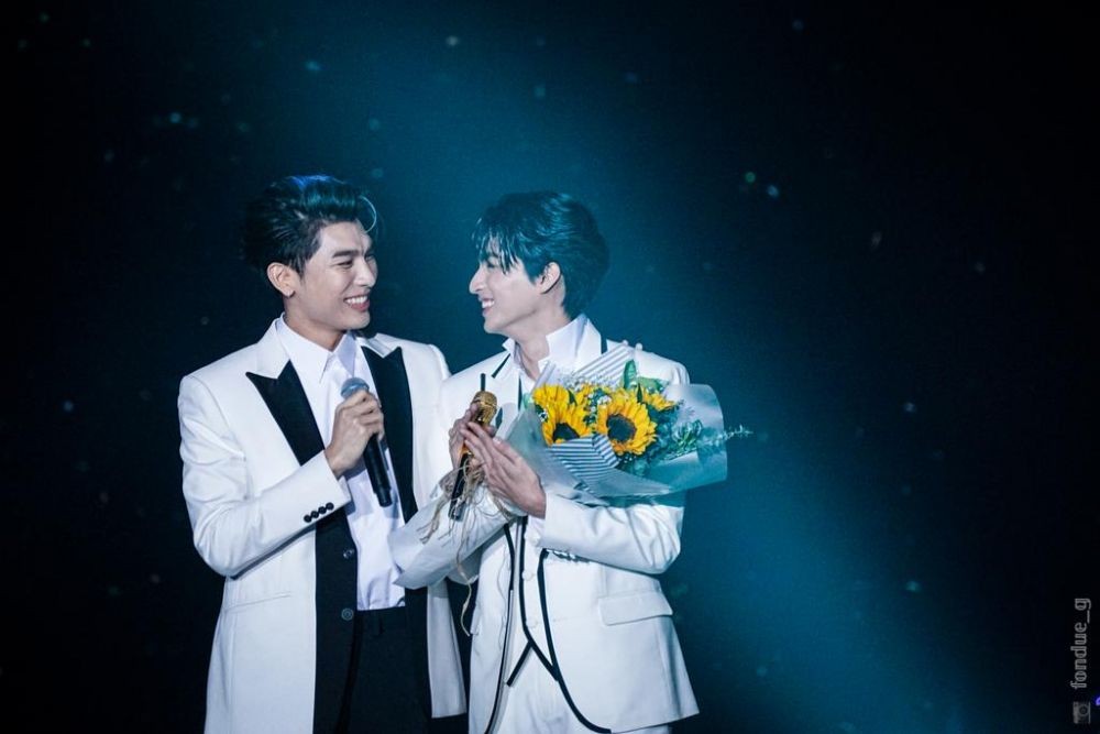 Curi Perhatian, 10 Potret Gulf Kanawut di Konser Perdananya yang Keren