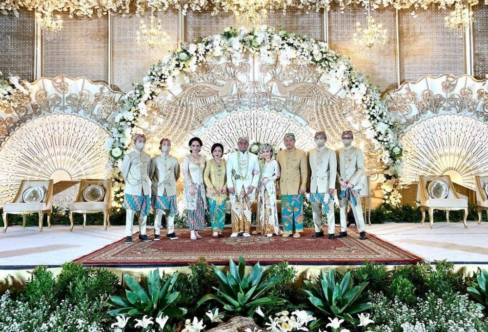 9 Inspirasi Pelaminan Mewah ala Audrey, Putri Mario Teguh