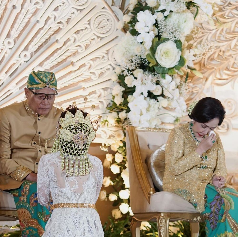 9 Inspirasi Pelaminan Mewah ala Audrey, Putri Mario Teguh