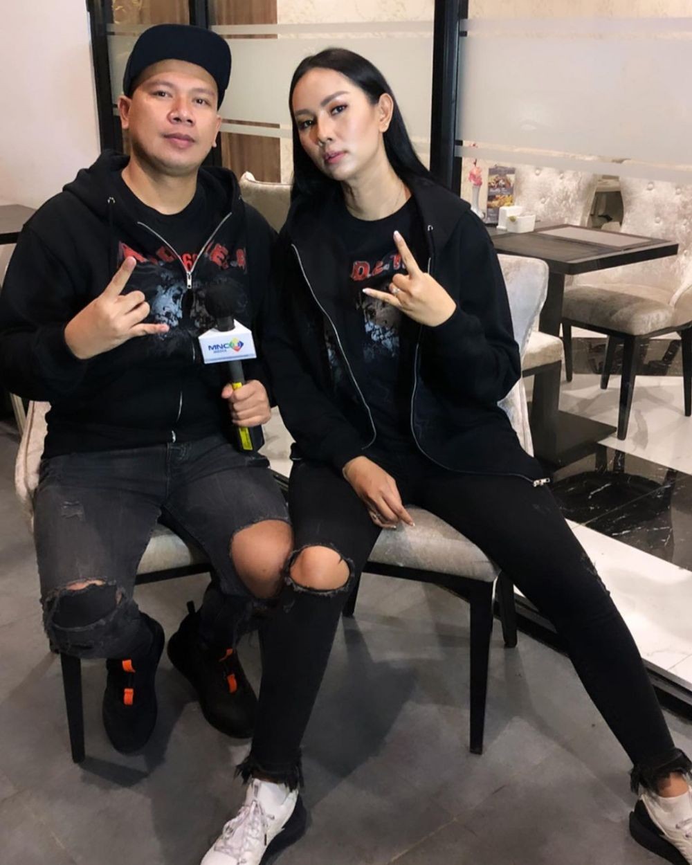 Dimabuk Asmara! 10 Potret Intim Vicky Prasetyo dan Kalina Octaranny