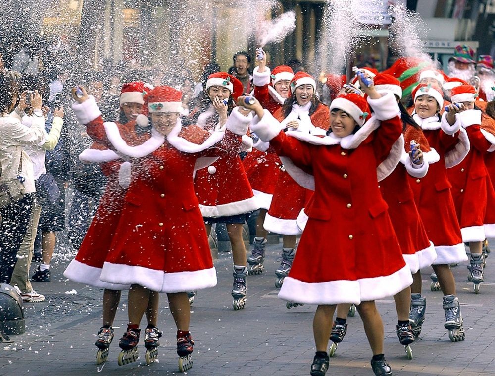 10 Tradisi Natal di Dunia yang Paling Unik, Mau Liburan ke Sini?