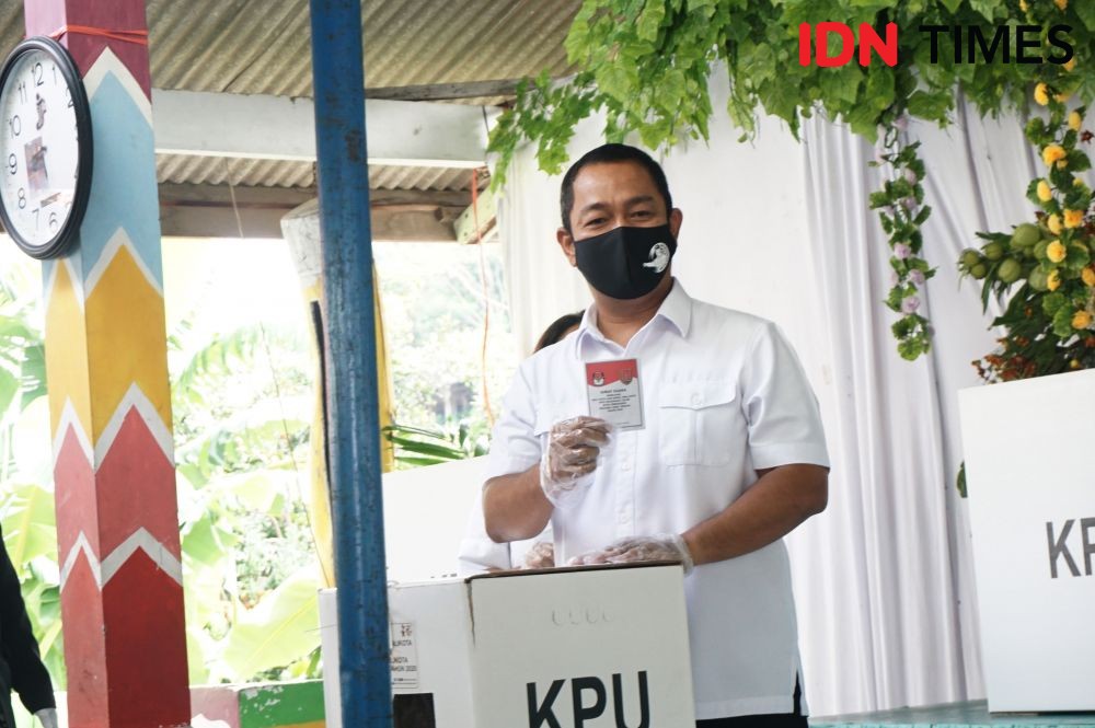 Cawalkot Semarang Hendrar Prihadi Boncengan Dengan Istri ke TPS