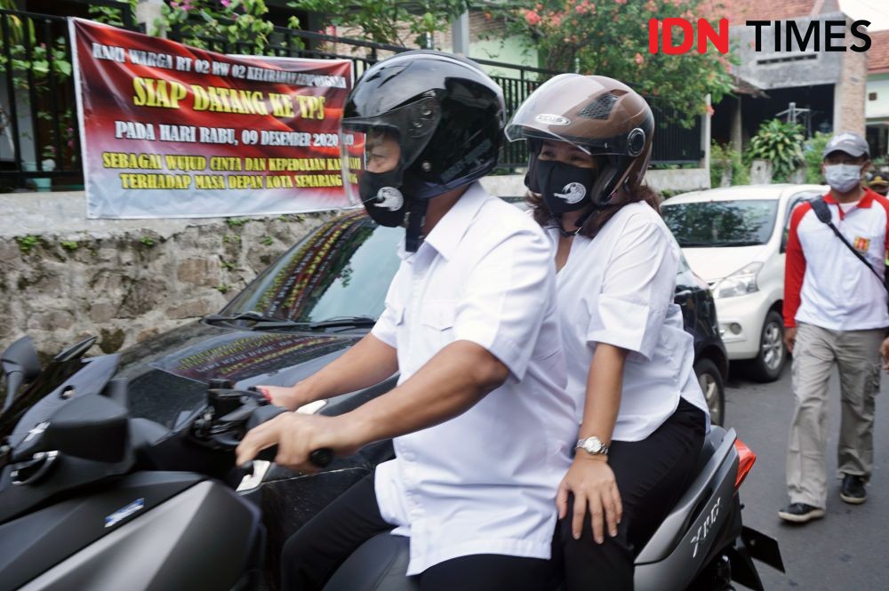 Cawalkot Semarang Hendrar Prihadi Boncengan Dengan Istri ke TPS