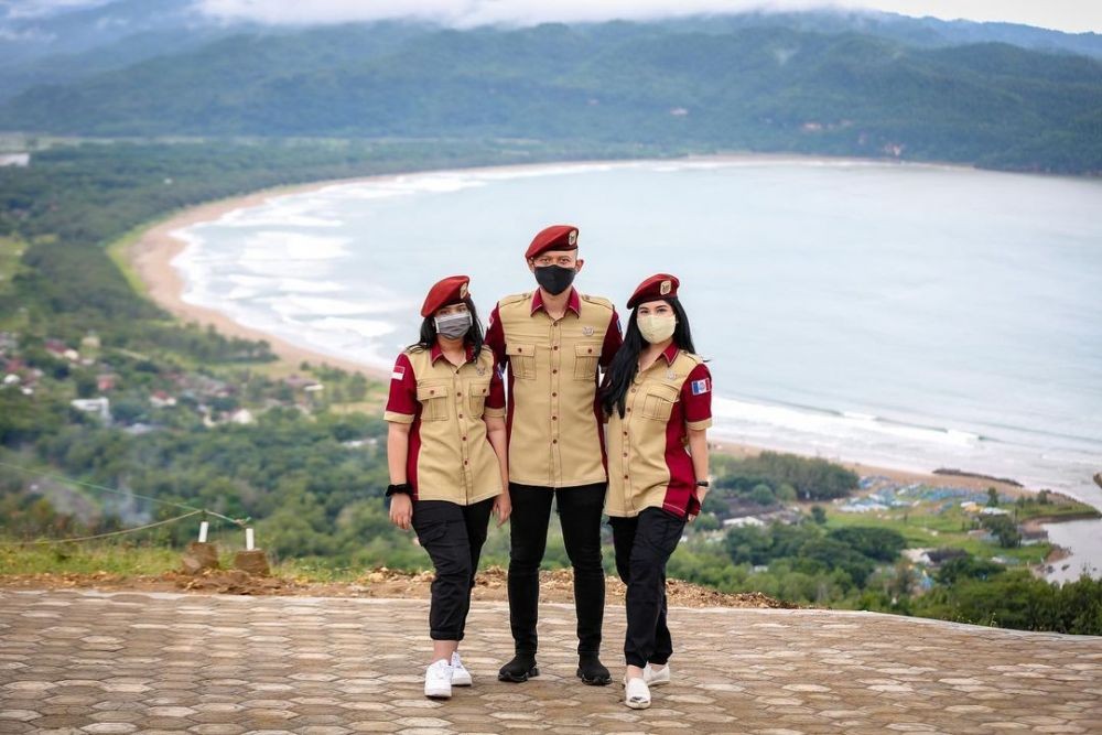 10 Potret Keluarga Agus Yudhoyono Nikmati Liburan di Pacitan, Kompak!