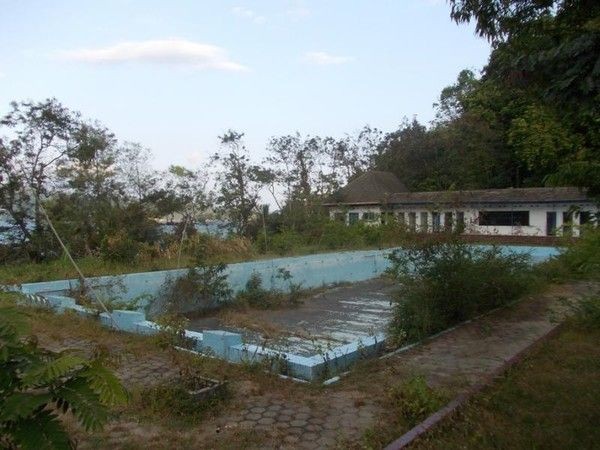 6 Kolam Renang Angker di Indonesia, Ada Sosok Noni Belanda