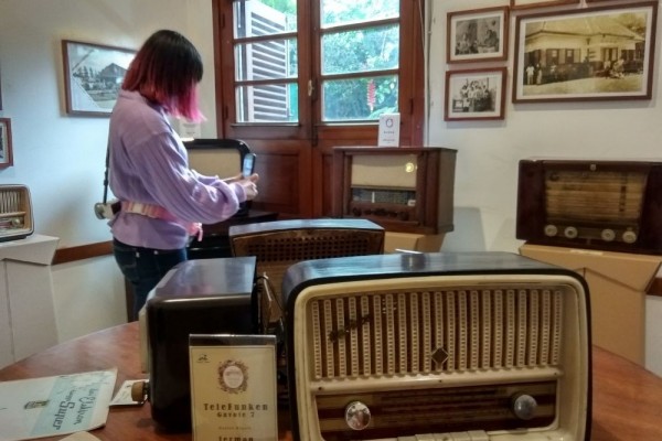 Barang Langka! Intip 10 Koleksi Pameran Radio Antik di Bandung