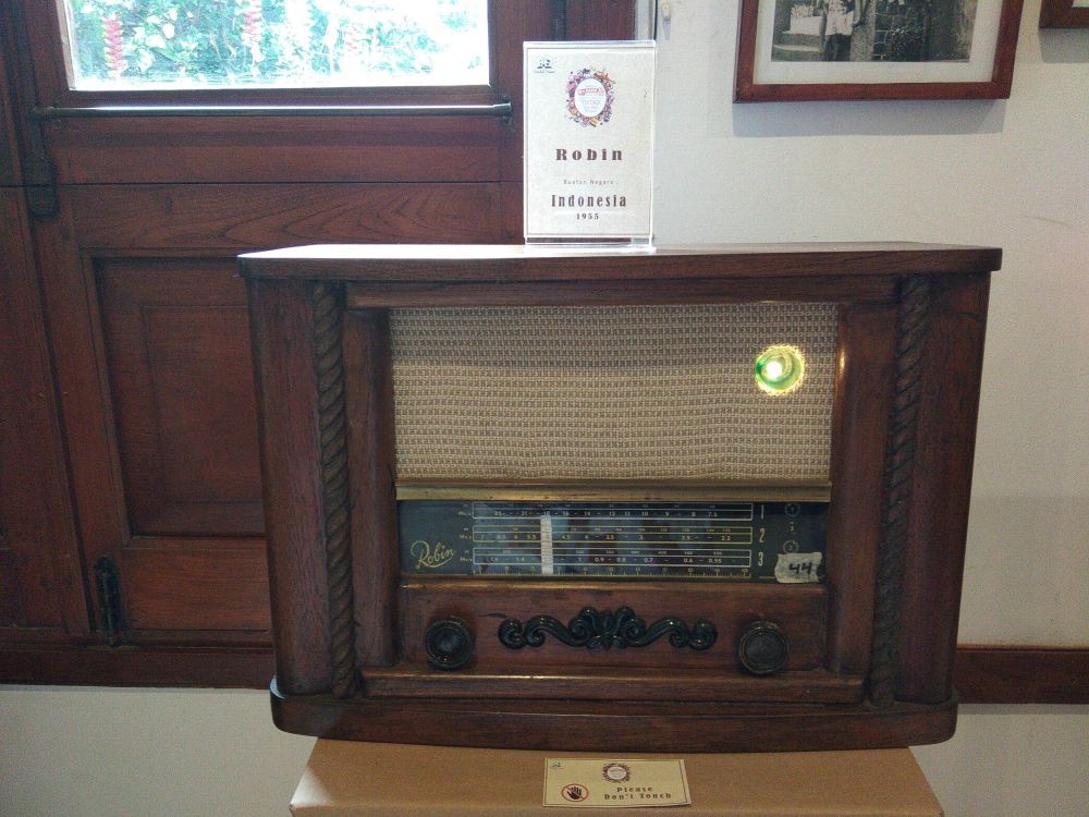 Barang Langka! Intip 10 Koleksi Pameran Radio Antik di Bandung