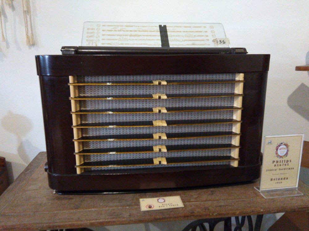 Barang Langka! Intip 10 Koleksi Pameran Radio Antik di Bandung