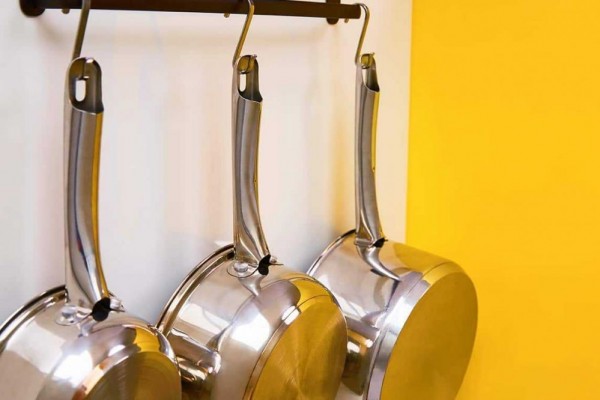10 Tips Membersihkan Alat Masak Berbahan Aluminium, Jadi Kinclong!