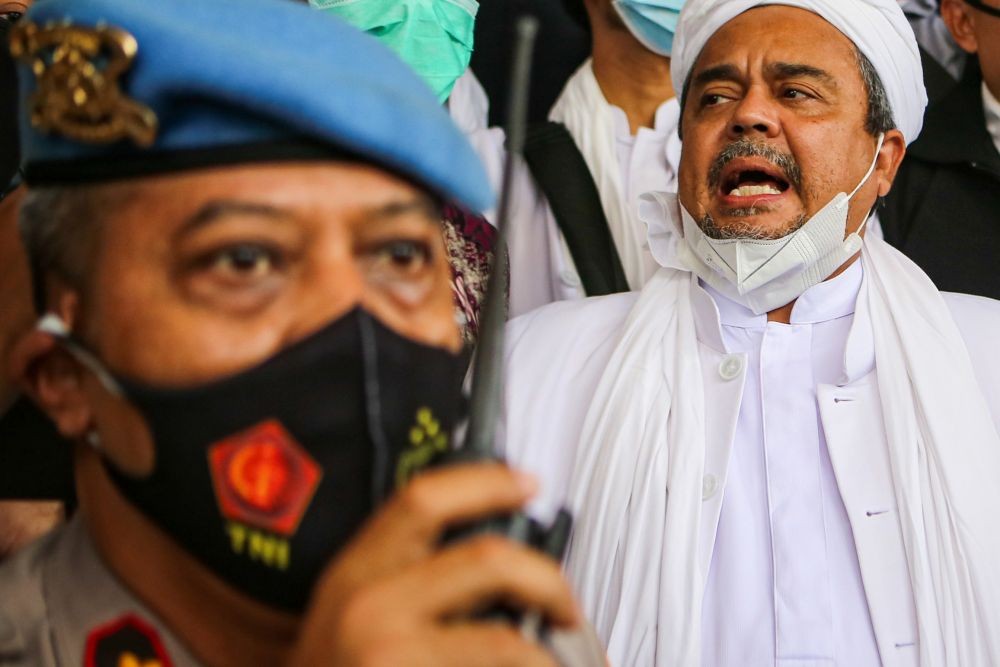 Protes Penahanan Rizieq Shihab, Massa FPI Sumsel Angkat Tangan Terikat