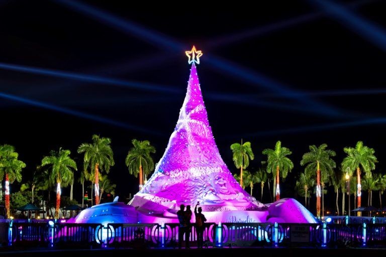9 Wisata Pohon Natal di Dunia Paling Estetik, Ada yang dari Pasir Lho!