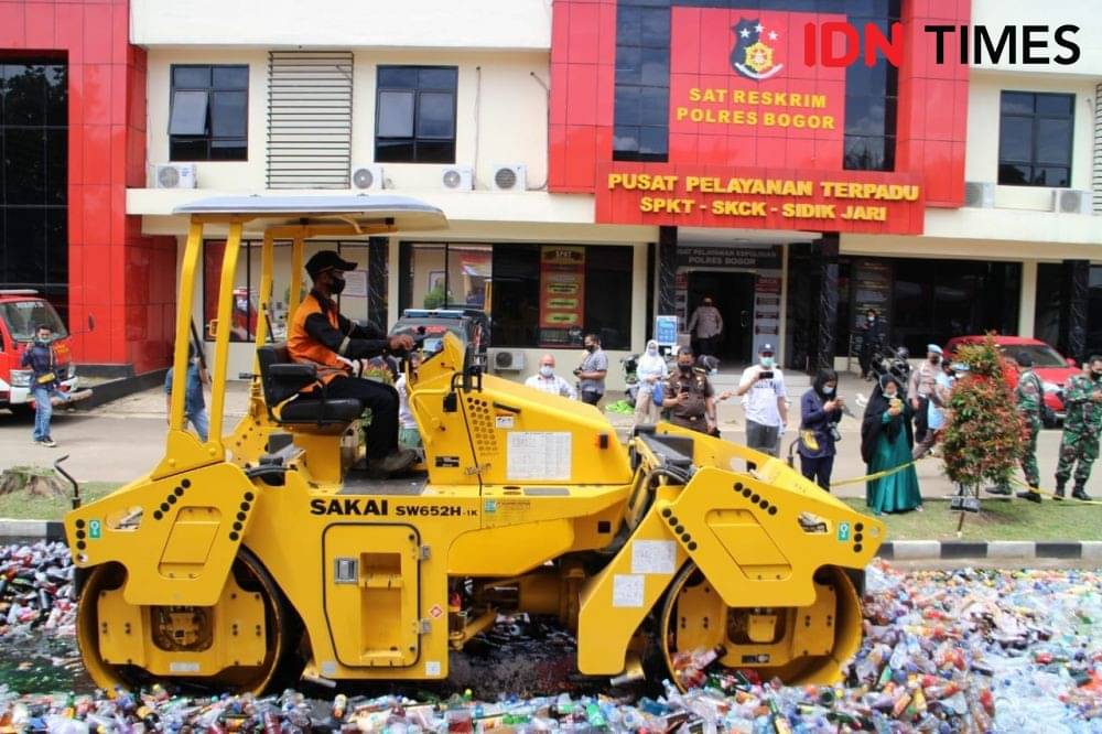 BNNK Bogor Ungkap Pengiriman Ganja Via JNE Bermodus Kerupuk