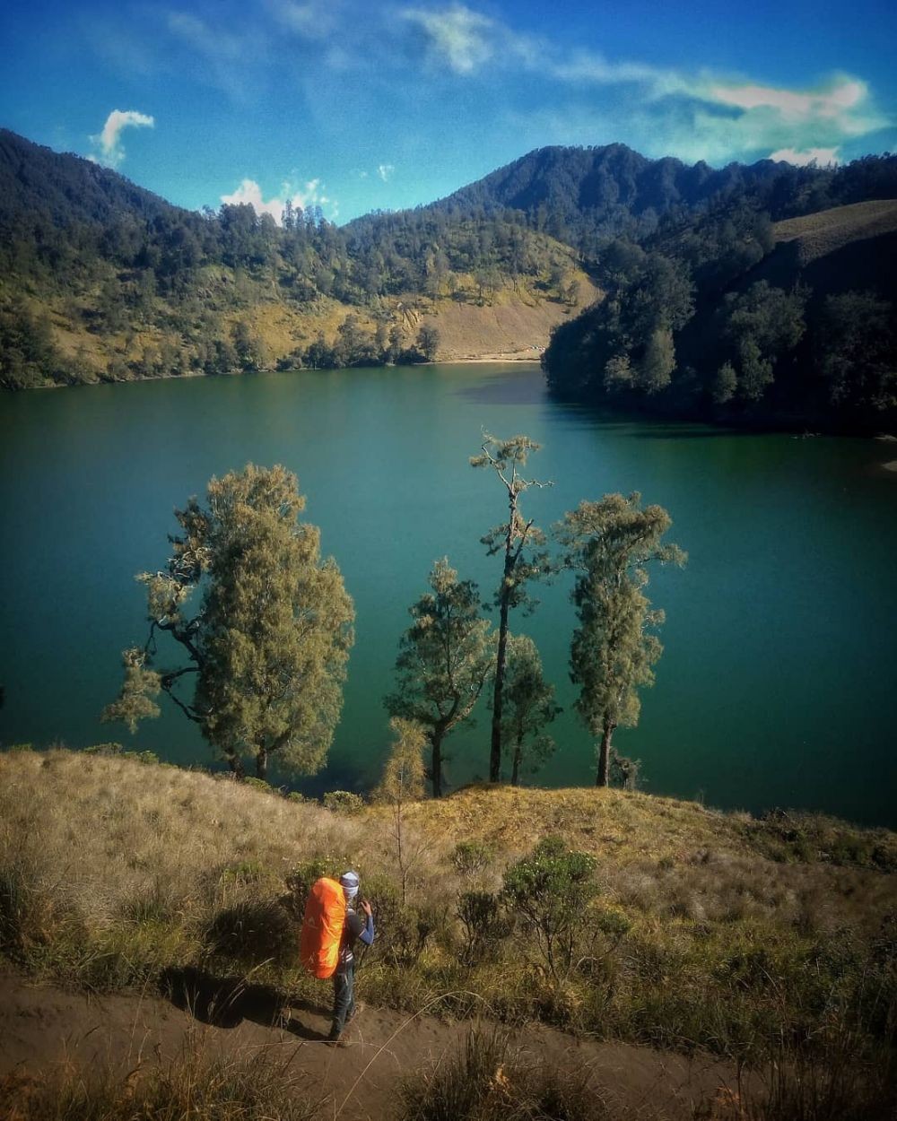 10 Gunung Api Aktif yang Angker di Pulau Jawa, Ada Nenek Misterius