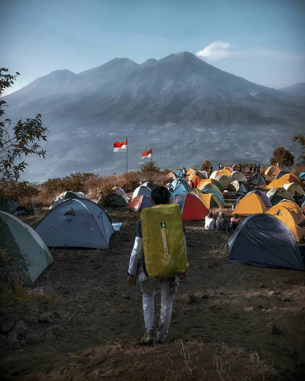 10 Gunung Api Aktif yang Angker di Pulau Jawa, Ada Nenek Misterius