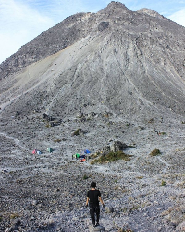10 Gunung Api Aktif yang Angker di Pulau Jawa, Ada Nenek Misterius