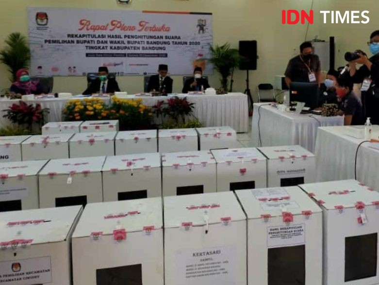 Saksi Paslon Nia-Usman Tolak Tanda Tangan Hasil Rekapitulasi KPU