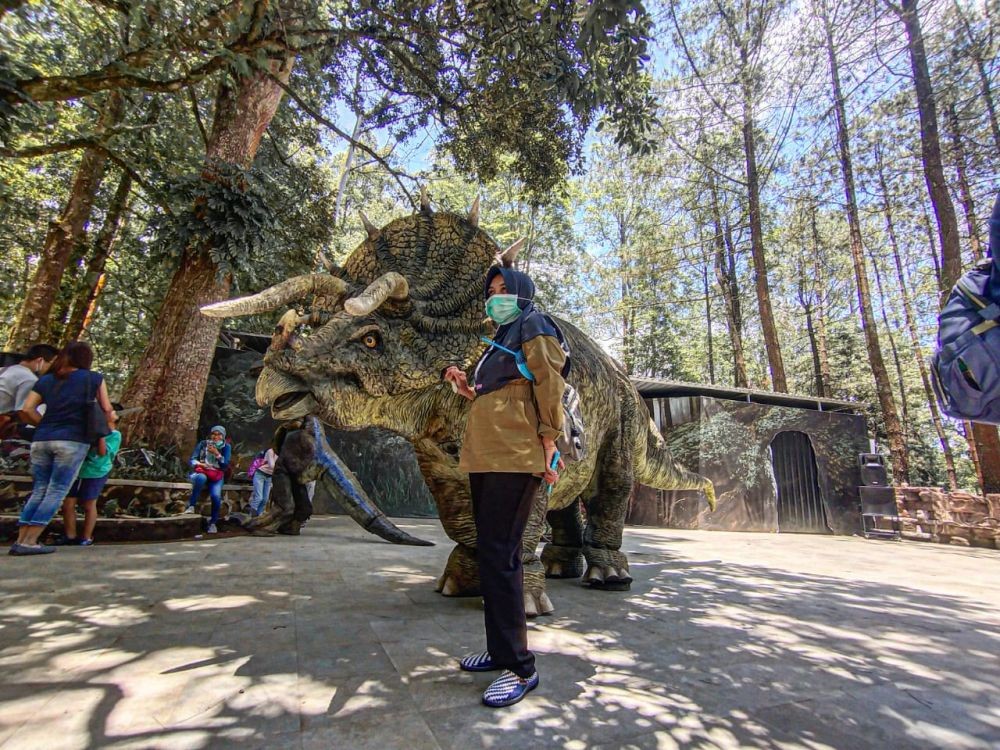 Video Dinosaurus Viral, Mojosemi Forest Park Magetan Diserbu Pelancong