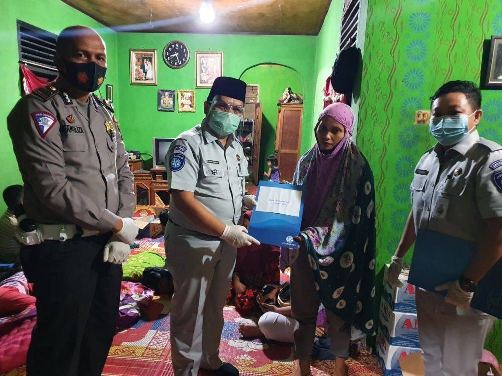 Jasa Raharja Serahkan Santunan Korban Kecelakaan Di Riau