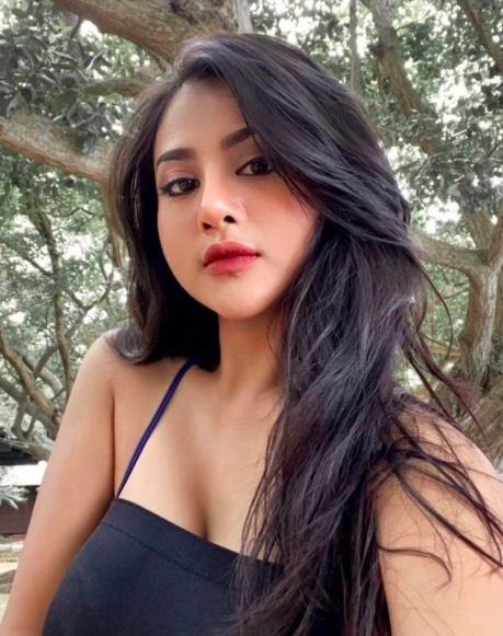 10 Potret Hits Artis Tania Ayu, Kini Jadi Sorotan Publik