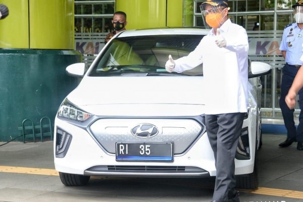 Kendaraan Dinas Pejabat di Lampung ke Depan Bakal Pakai Mobil Listrik