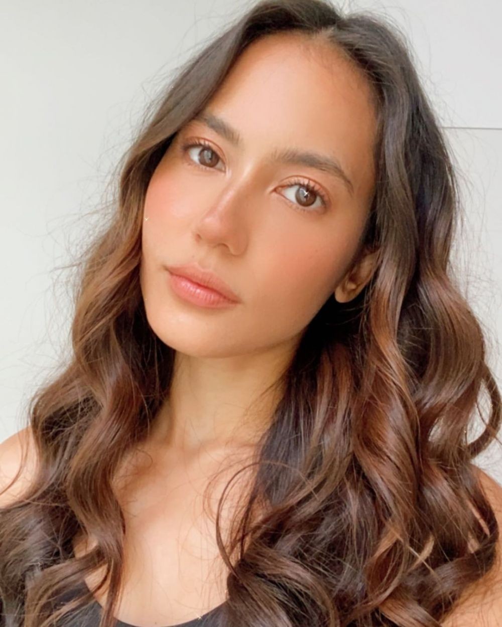 Positif COVID-19, Ini 10 Potret Terkini Pevita Pearce