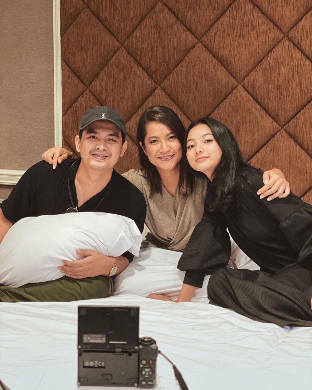10 Potret Pacar Glenca Chysara, Adi Sastro yang Lancar Ngomong Ngapak