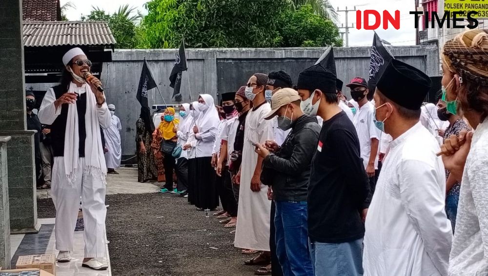 Rizieq Shihab Ditahan, Ratusan Demonstran Geruduk Mapolsek Pangandaran