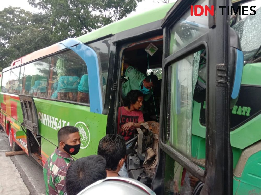 Kecelakaan Truk Vs Bus di Simalungun, Lima Orang Alami Luka-luka