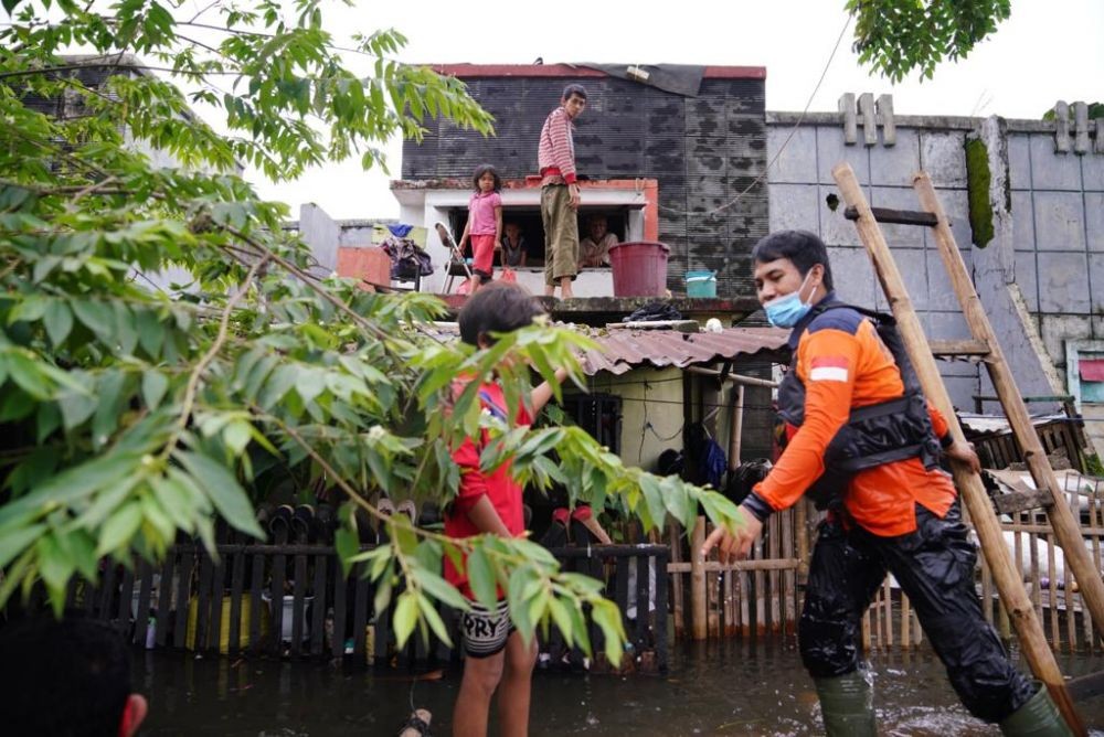 Evakuasi Korban Banjir di Perumnas Antang dan Romang Tangaya Makassar