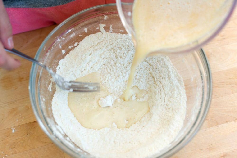 Resep Kue Bawang Gurih dan Renyah untuk Camilan di Rumah