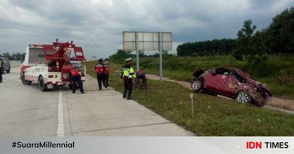 Fortuner Tabrak Truk Di Tol Lampung, 2 Tewas 1 Luka Berat