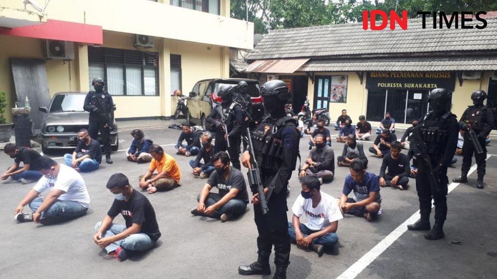 Puluhan Pria Bersenjata Geruduk Kantor BPR di Solo, Ancam Petugas Bank