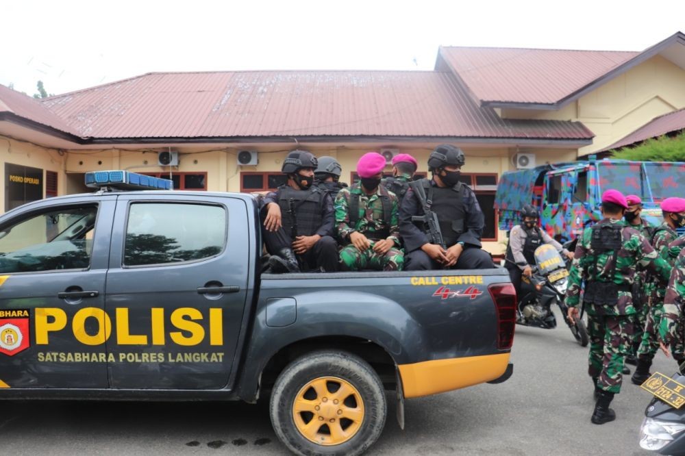 Antisipasi Kerawanan Kamtibmas, TNI-Polri Langkat Patroli Sekala Besar