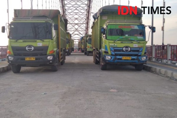40 Ton Dump Truk Dijejer di Jembatan Musi VI, Ada Apa?