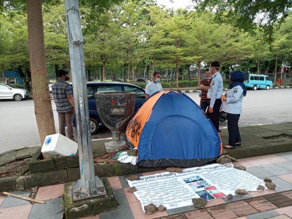 WN Sudan di Makassar Bangun Kemah Pinggir Jalan, Minta Respons UNHCR 