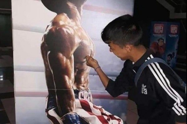 11 Foto Kebetulan yang Menipu, Bikin Kamu Berpikir Aneh