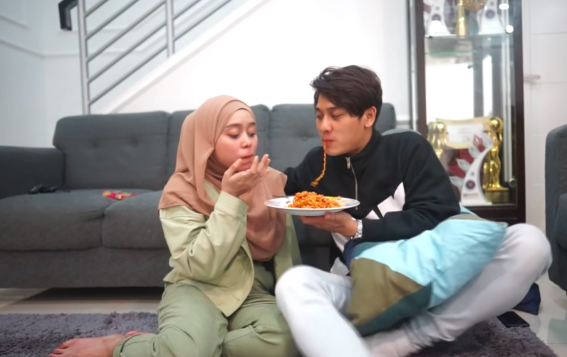 Mesra di Dapur, 9 Momen Rizky Billar Memasak untuk Lesty Kejora
