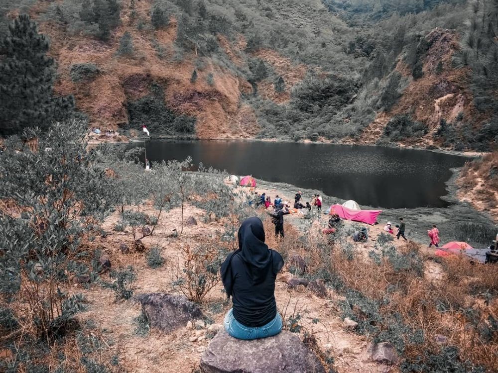 10 Danau  di Atas  Gunung Paling Angker di Indonesia Pernah 